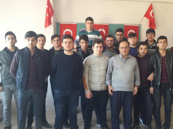 12-B Sınıfımız Afrin Şehitleri Anısına Sınıflarını Türk Bayraklarıyla Süslediler