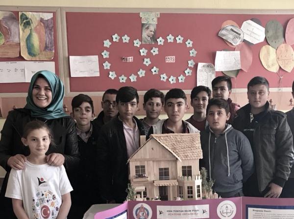 9-D Sınıfı Öğrencilerimiz Atatürk Ortaokulunda TÜBİTAK Projeleri Sergisini Ziyaret Etti