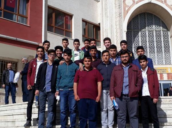 Meslek Dersleri Öğretmenimiz Remzi Küçükbal, bir grup öğrencimize Konya nın tarihi ve kültürel yerleri ile bazı İmam-Hatip Liseleri ve İlahiyat Fakültesi´nin tanıtımını yaptı.