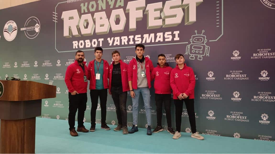 Konya RoboFest 2023 Robot Yarışmasında Okulumuz Robot Takımı, Parkurları 1. ve 3. lükle tamamladı.